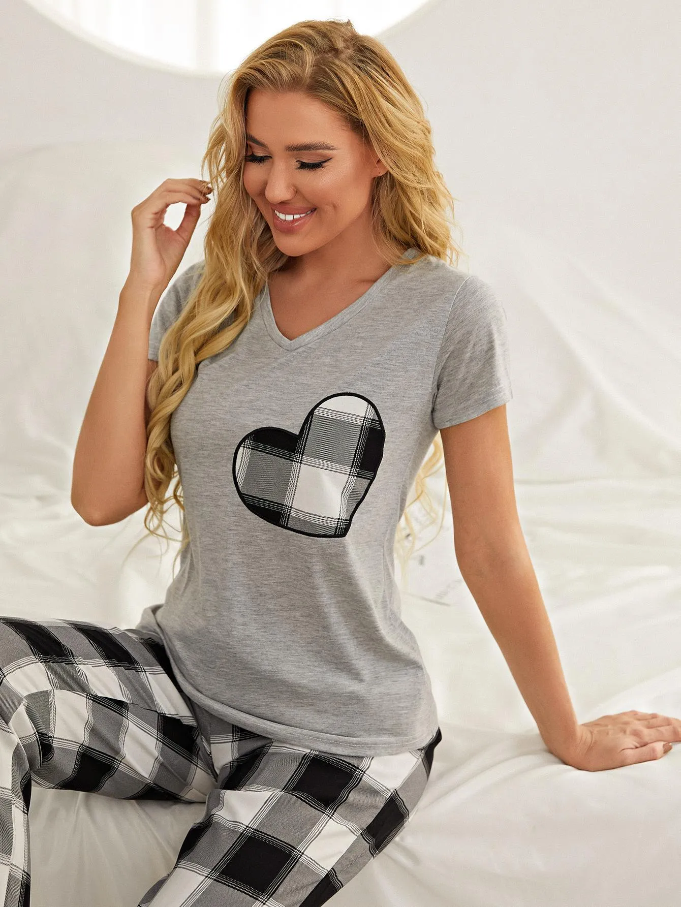 Chic Heart Plaid V-Neck Lounge Ensemble with Cozy Trousers - Effortless Comfort Wear